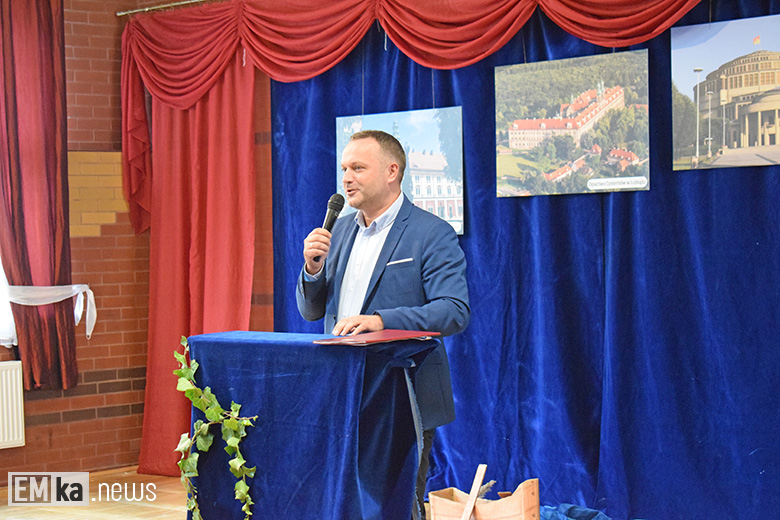 Uroczystości nadania imienia malczyckiej szkole