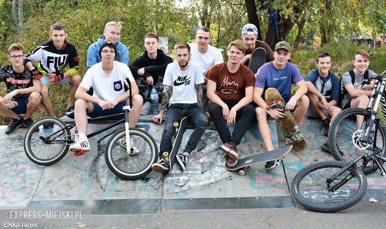 Inicjatorzy i autorzy projektu na budowę nowego skate parku