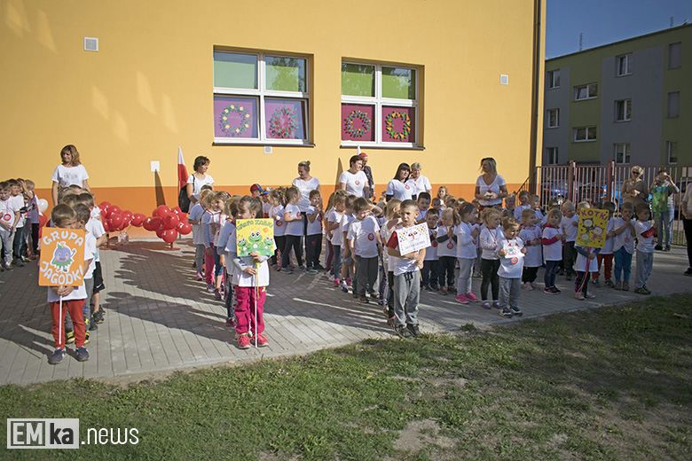 Dzieci z przedszkola uczciły biegiem setną rocznicę odzyskania niepodległości
