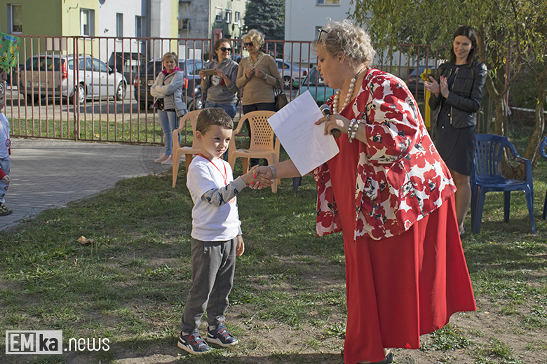 Dzieci z przedszkola uczciły biegiem setną rocznicę odzyskania niepodległości