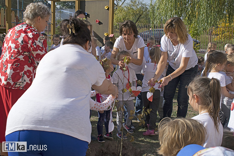 Dzieci z przedszkola uczciły biegiem setną rocznicę odzyskania niepodległości