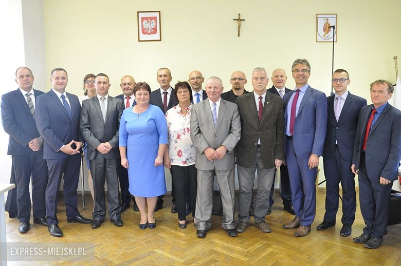 Sesja w Kostomłotach i podziękowanie dla radnych