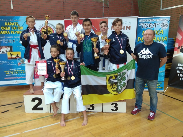 Młodzi karatecy na turnieju w Legnicy zdobyli 11 medali