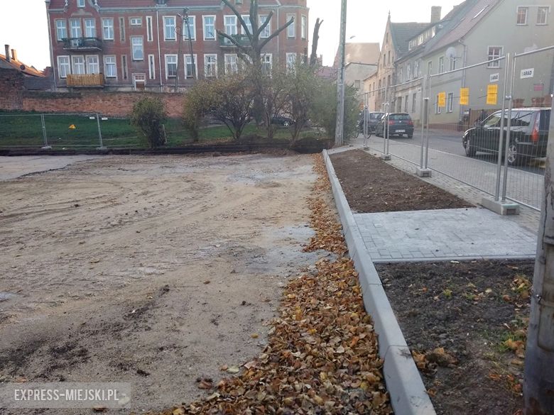 Trwa remont parkingu w Środzie Śląskiej koło poczty