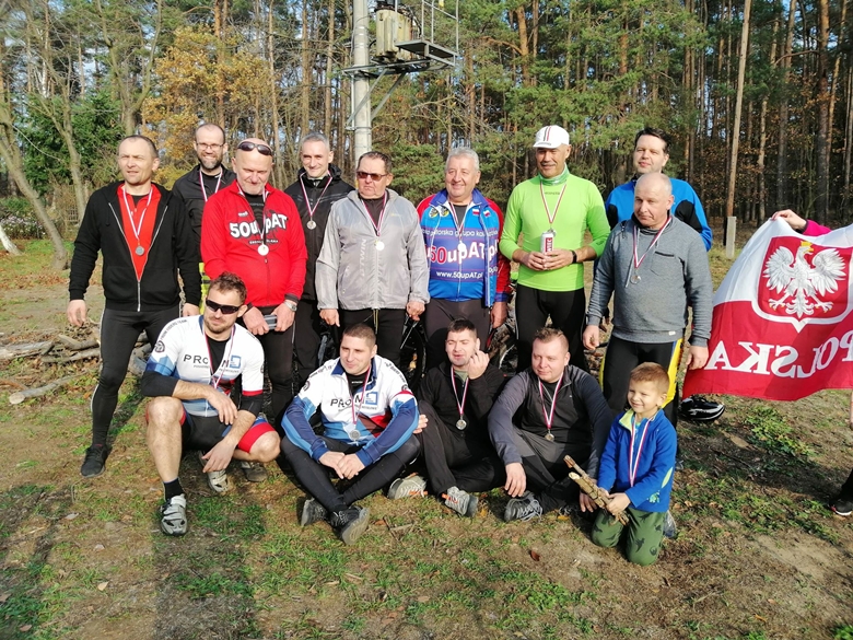 Przejechali 100 kilometrów dla Niepodległej