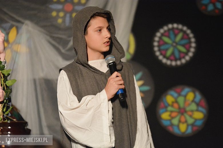 Młodzież przygotowała spektakl "Dziady"