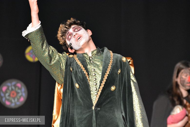 Młodzież przygotowała spektakl "Dziady"