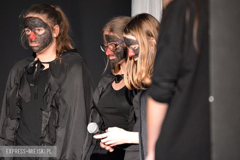 Młodzież przygotowała spektakl "Dziady"