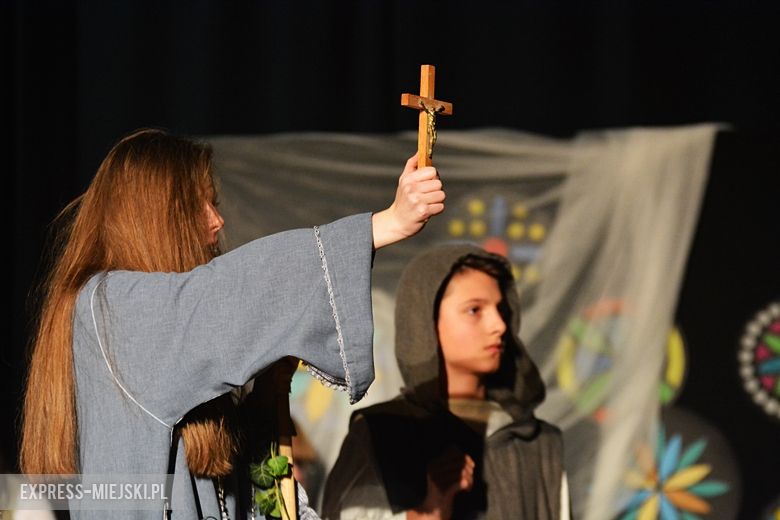 Młodzież przygotowała spektakl "Dziady"