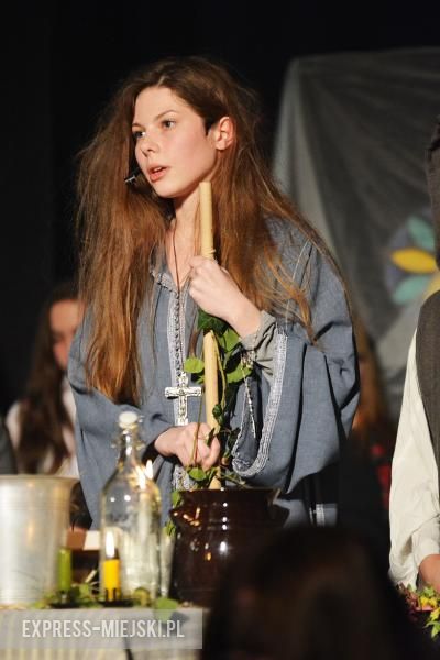 Młodzież przygotowała spektakl "Dziady"