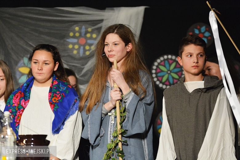 Młodzież przygotowała spektakl "Dziady"