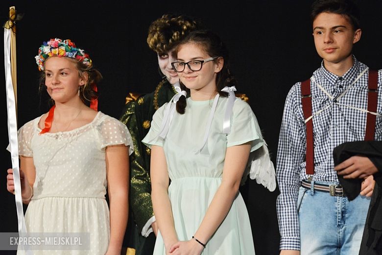 Młodzież przygotowała spektakl "Dziady"