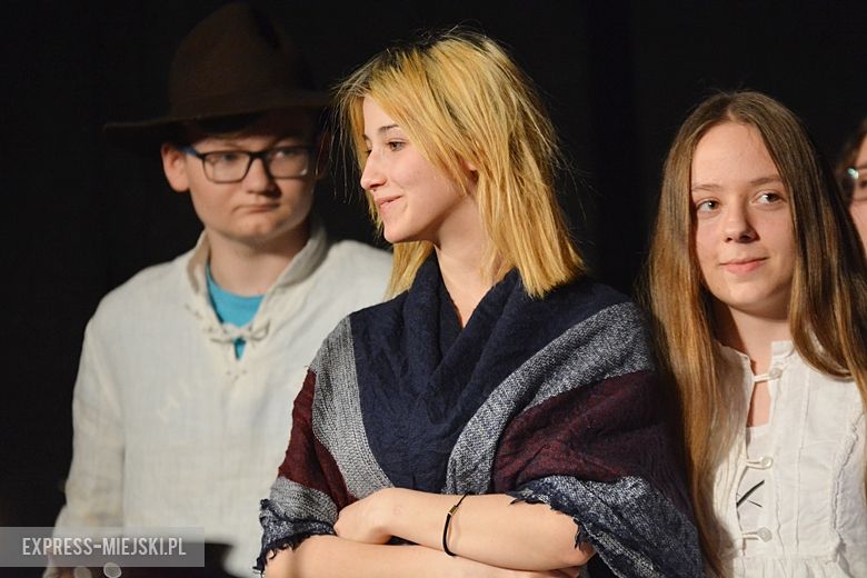 Młodzież przygotowała spektakl "Dziady"