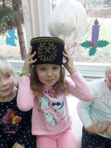 Dzieci w święto Barbórki odwiedził górnik