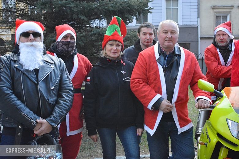 Motocykliści rozdawali dziś słodkości mieszkańcom