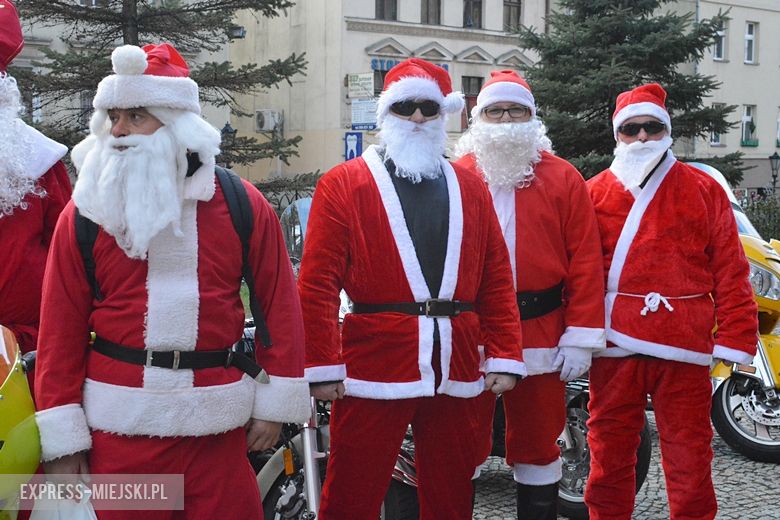 Motocykliści rozdawali dziś słodkości mieszkańcom