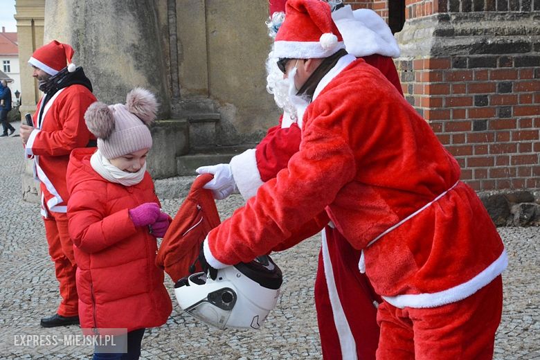 Motocykliści rozdawali dziś słodkości mieszkańcom