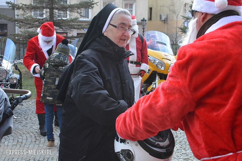 Motocykliści rozdawali dziś słodkości mieszkańcom