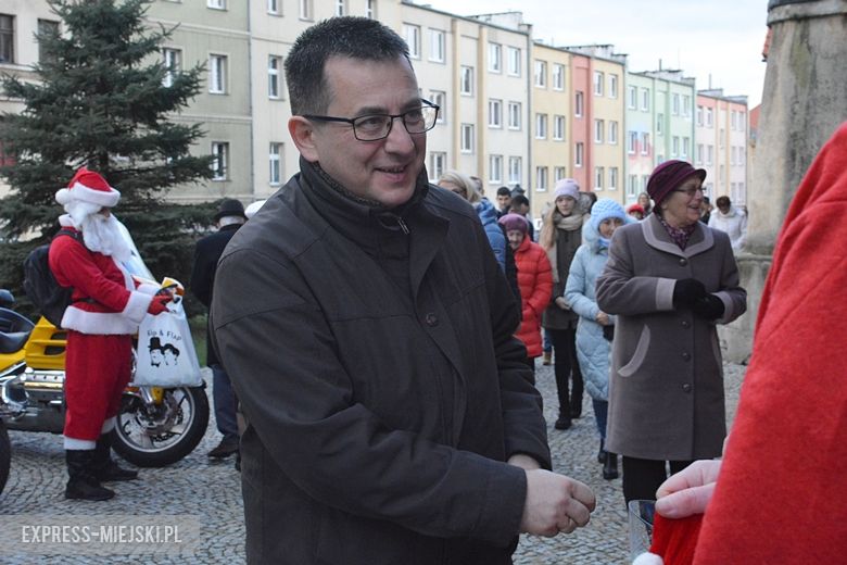 Motocykliści rozdawali dziś słodkości mieszkańcom