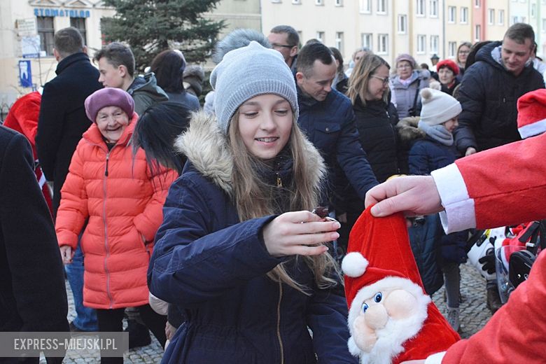 Motocykliści rozdawali dziś słodkości mieszkańcom