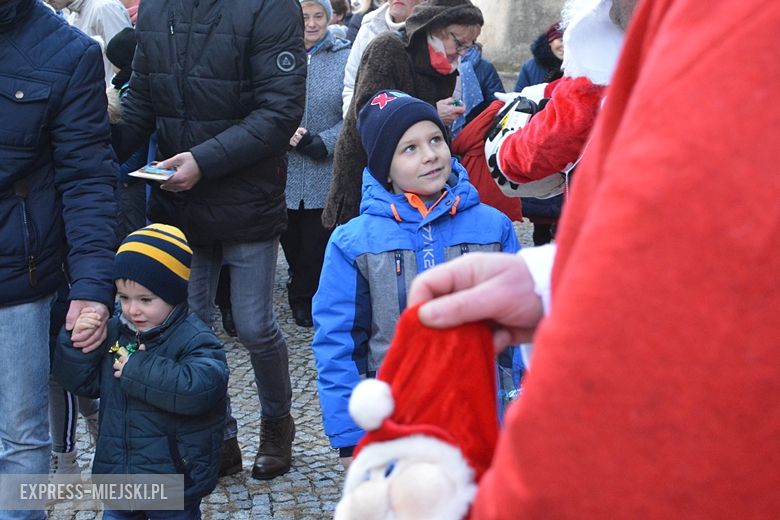 Motocykliści rozdawali dziś słodkości mieszkańcom