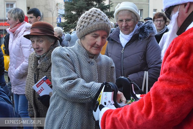 Motocykliści rozdawali dziś słodkości mieszkańcom