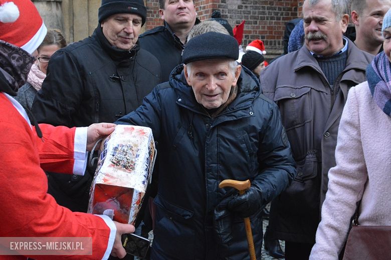 Motocykliści rozdawali dziś słodkości mieszkańcom