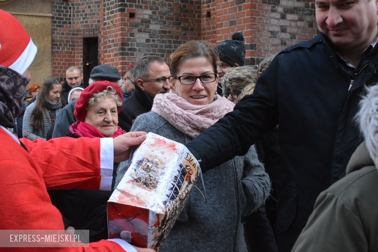 Motocykliści rozdawali dziś słodkości mieszkańcom