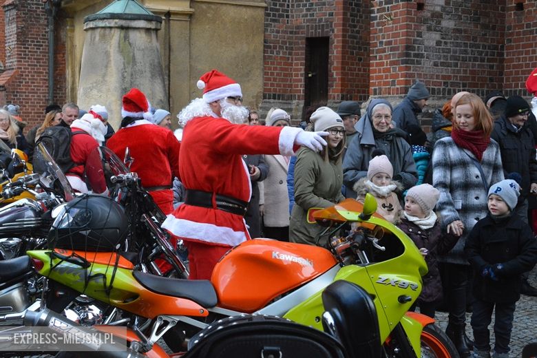 Motocykliści rozdawali dziś słodkości mieszkańcom