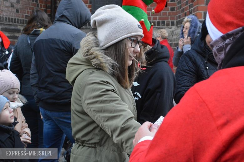 Motocykliści rozdawali dziś słodkości mieszkańcom