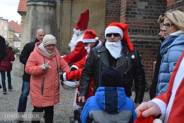 Motocykliści rozdawali dziś słodkości mieszkańcom
