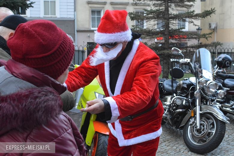 Motocykliści rozdawali dziś słodkości mieszkańcom