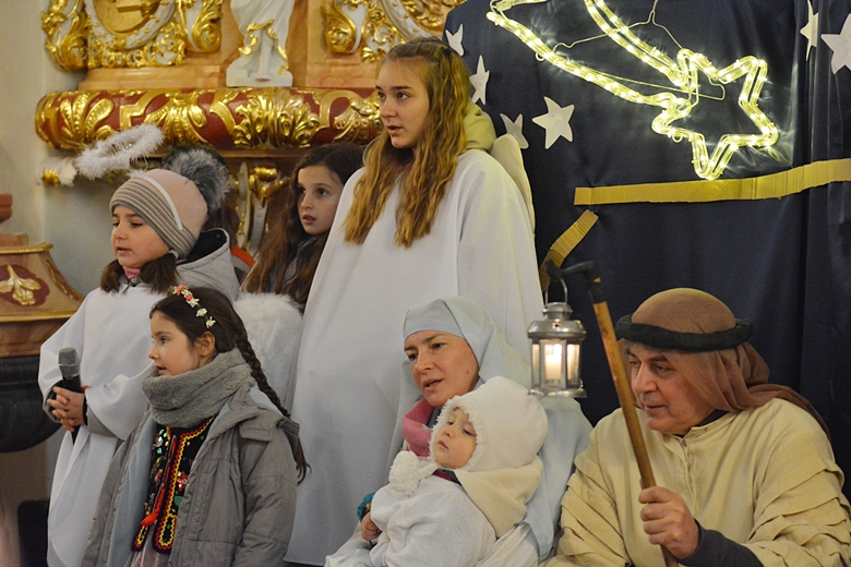 Jasełka w kościele w Krynicznie