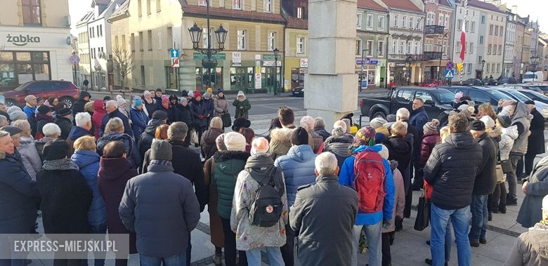 Średzianie na rynku uczcili pamięć po prezydencie minutą ciszy