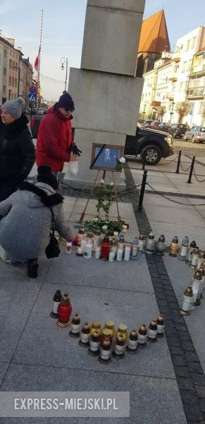 Średzianie na rynku uczcili pamięć po prezydencie minutą ciszy
