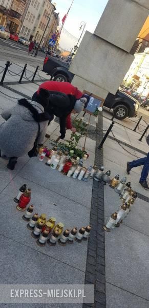 Średzianie na rynku uczcili pamięć po prezydencie minutą ciszy