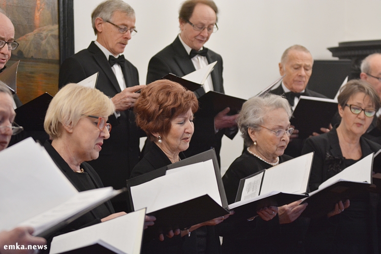 Kolędnicy w Zamku na wodzie w Wojnowicach