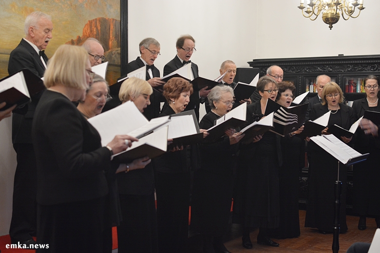 Kolędnicy w Zamku na wodzie w Wojnowicach