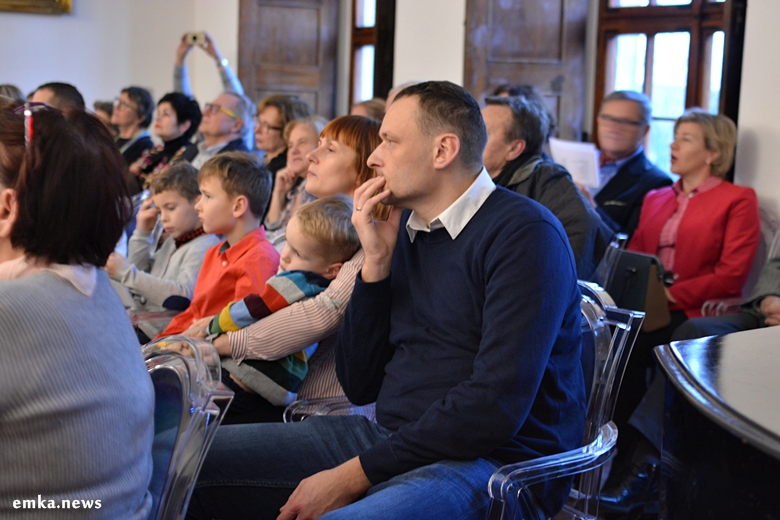 Kolędnicy w Zamku na wodzie w Wojnowicach