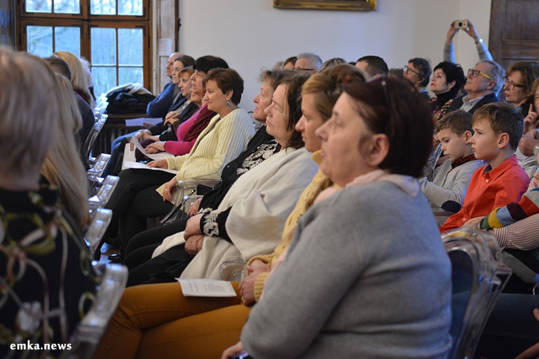 Kolędnicy w Zamku na wodzie w Wojnowicach