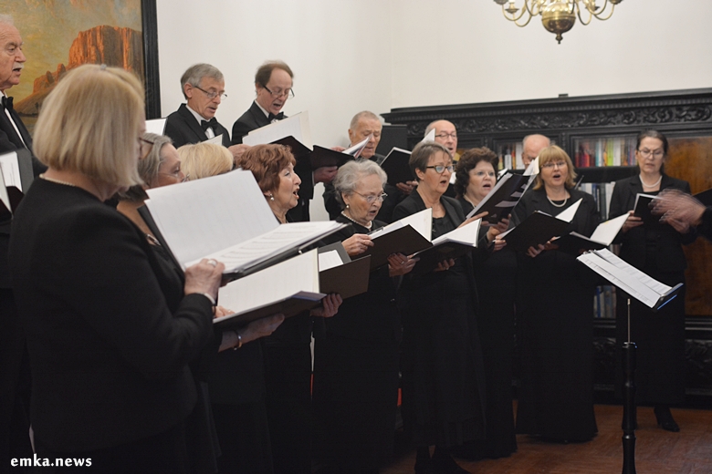 Kolędnicy w Zamku na wodzie w Wojnowicach