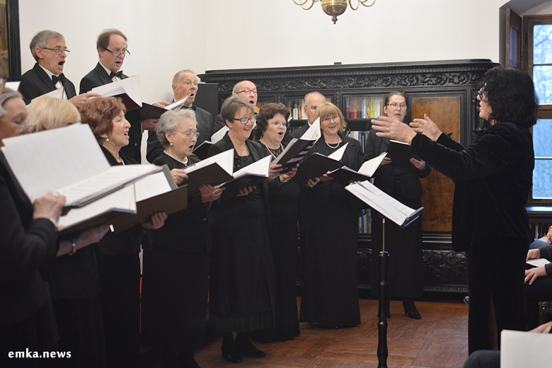Kolędnicy w Zamku na wodzie w Wojnowicach