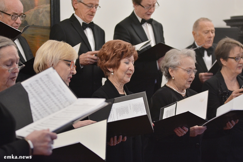 Kolędnicy w Zamku na wodzie w Wojnowicach