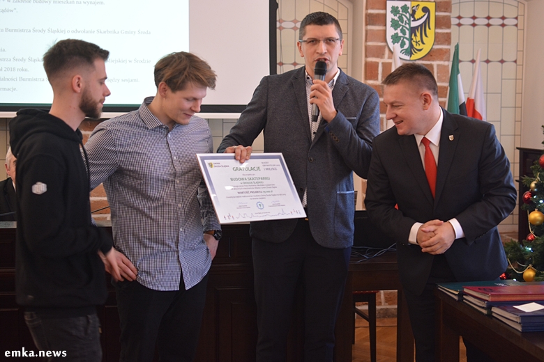 Wręczenie dyplomów dla autorów projektów