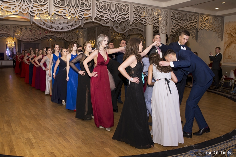 Bal studniówkowy średzkiego liceum