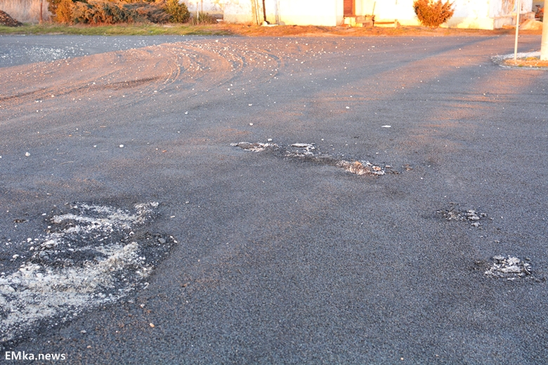 Uszkodzona nawierzchnia ulicy Okrężnej w Komornikach