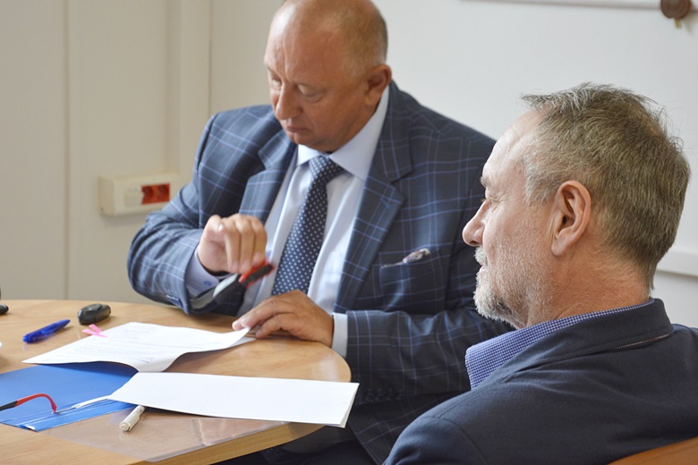 Podpisanie umów w Starostwie Powiatowym w Środzie Śląskiej
