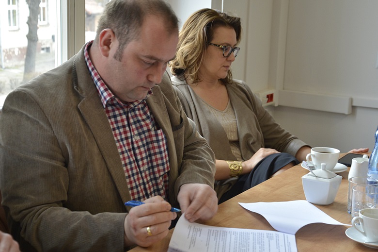 Podpisanie umów w Starostwie Powiatowym w Środzie Śląskiej