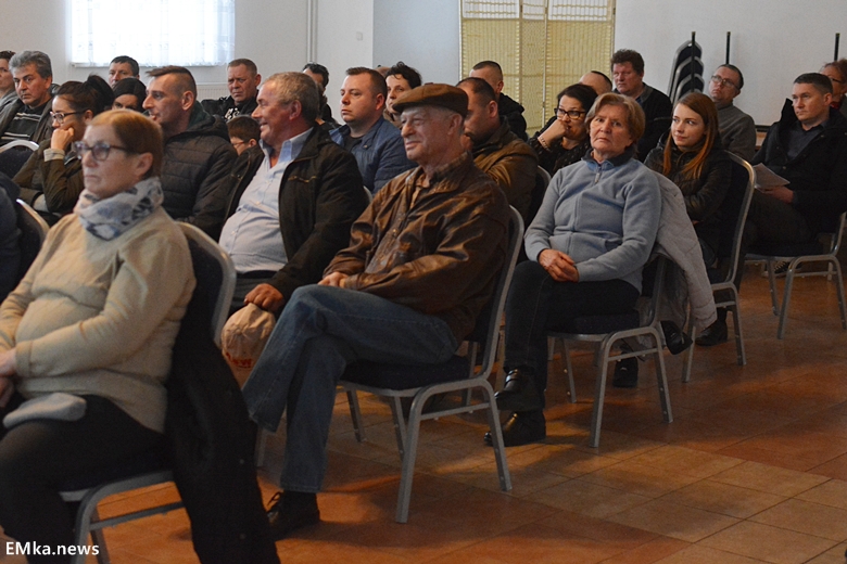 Spotkanie mieszkańców z przedstawicielami firmy