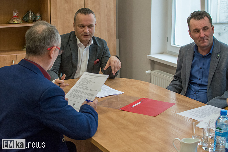 Podpisanie umowy na budowę ścieżki